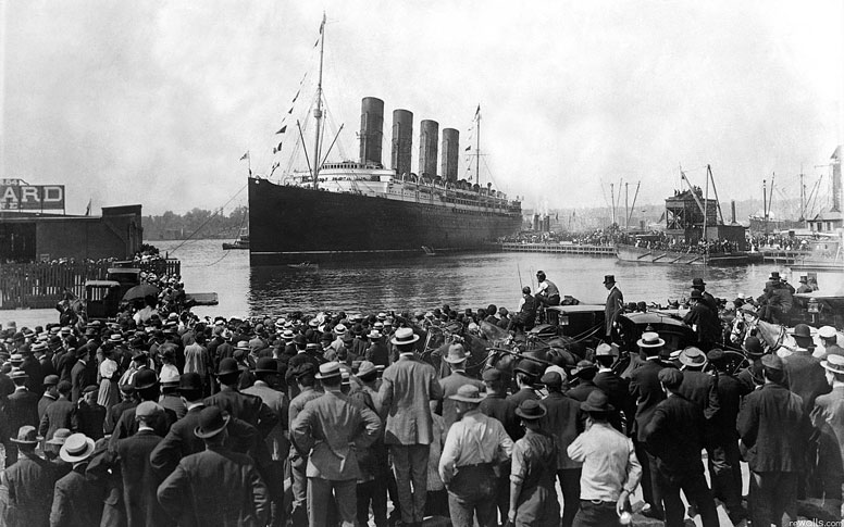 RMS Lusitania in New York 1915.