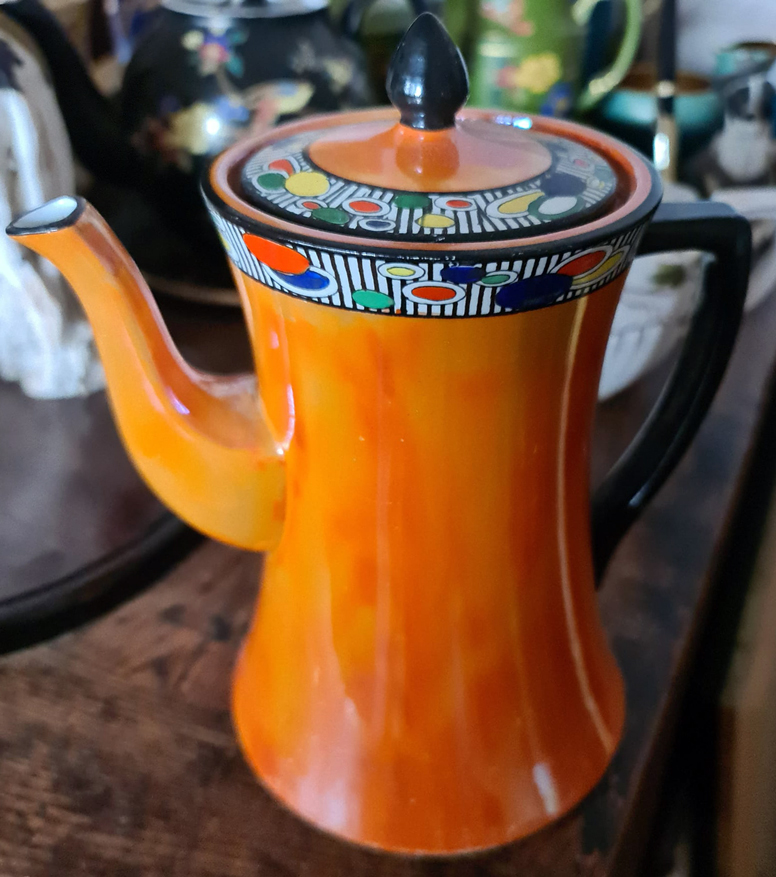 SWALLOW BORDER on an AMORY shape coffee pot
